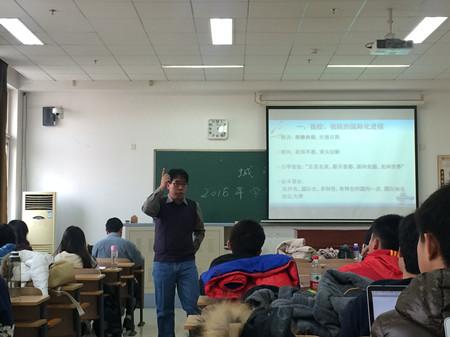 图4：行政管理系系主任刘智勇.jpg